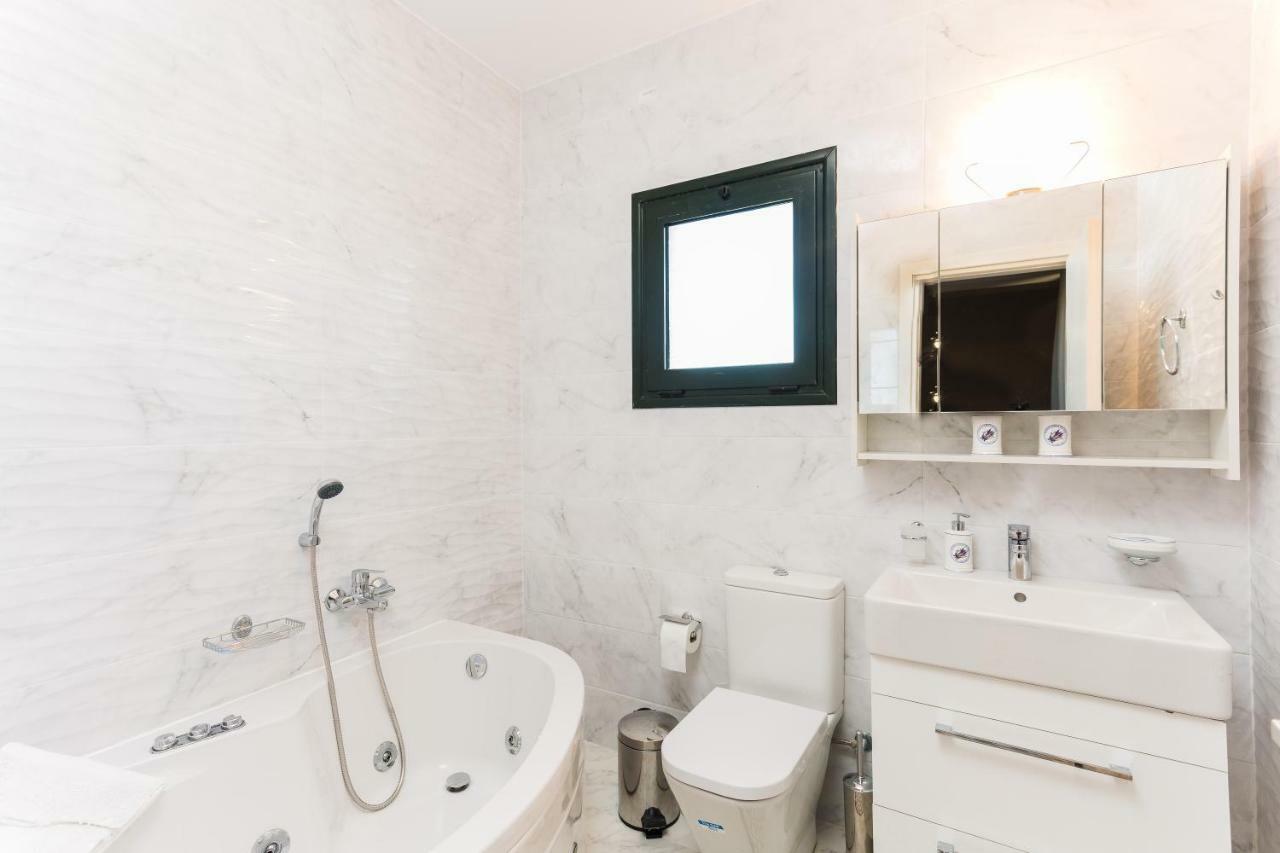 Evangelos Villas, Lavish Touch, By Thinkvilla Angeliana  Ngoại thất bức ảnh